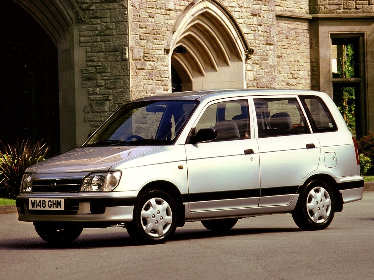 Daihatsu Pyzar 1998 - 2002