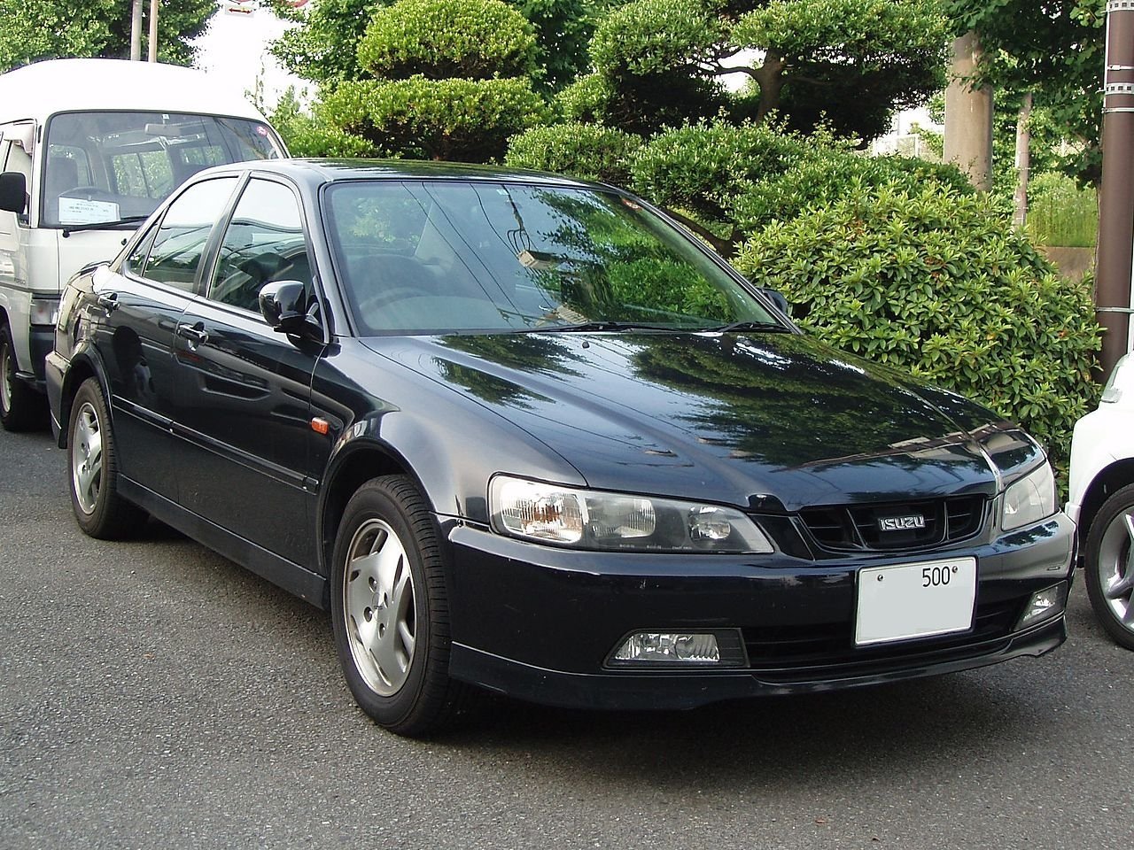 Isuzu Aska 1997 - 2001