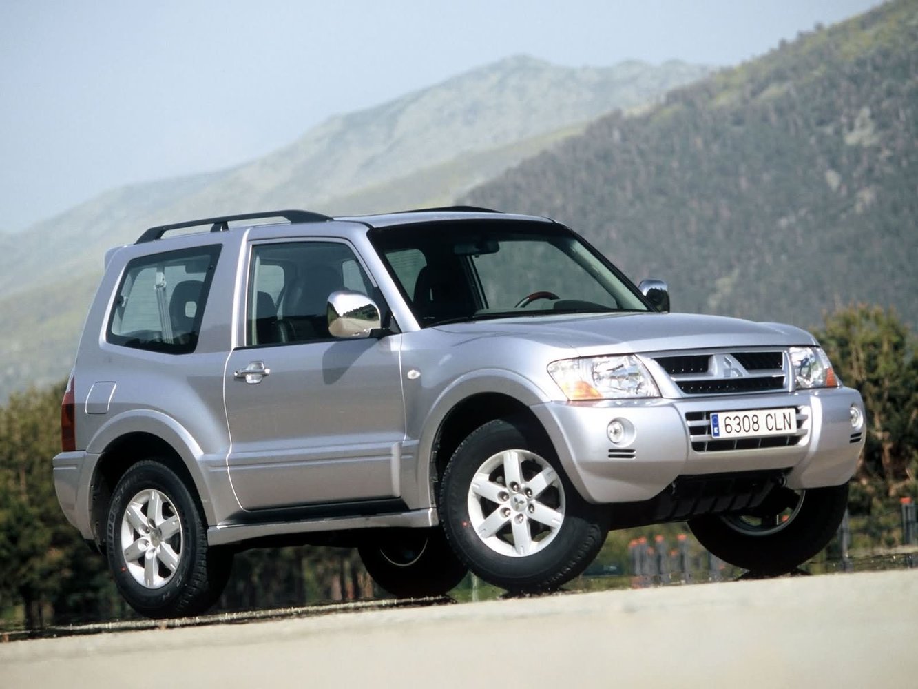 Mitsubishi Montero 2000 - 2006