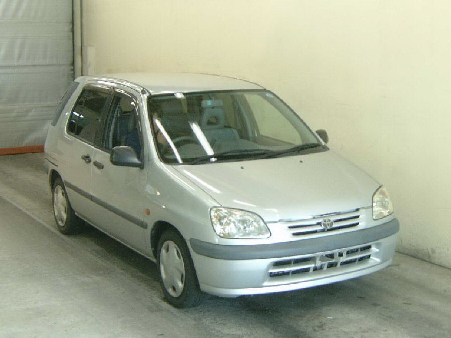 Toyota Raum 1997 - 2003
